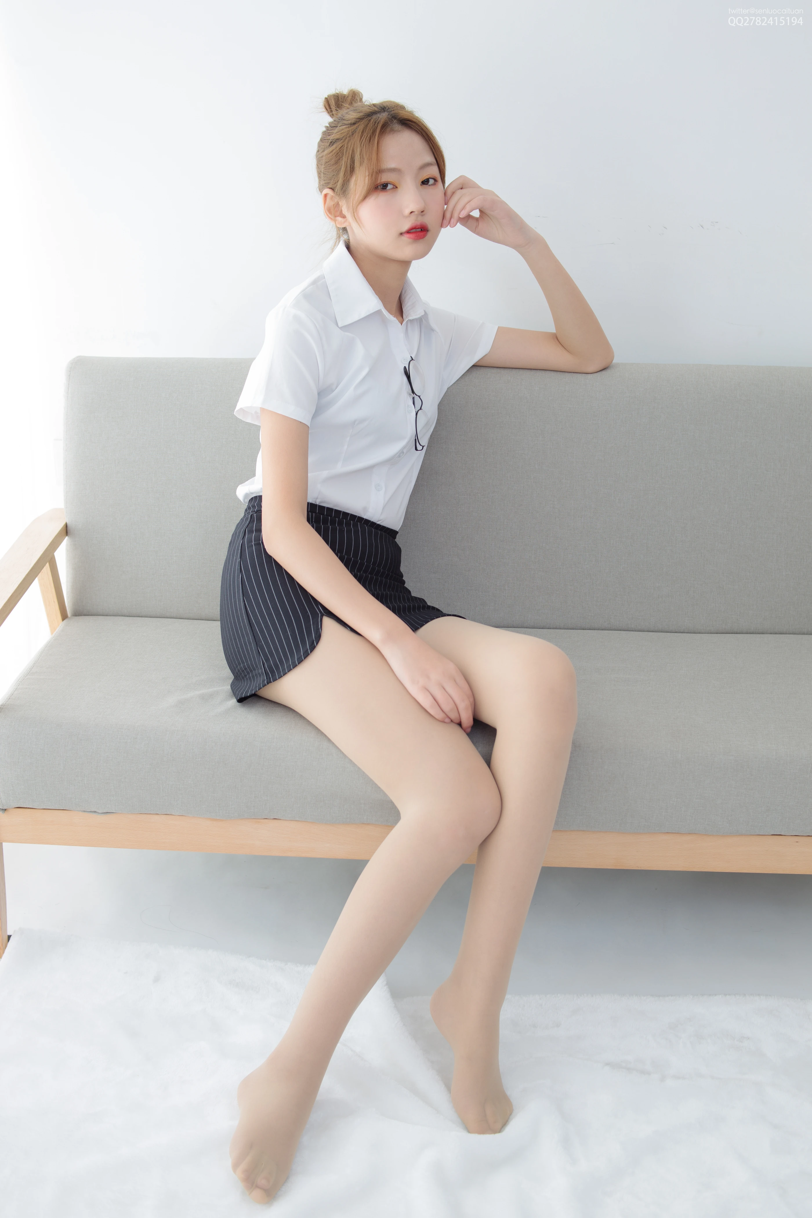 森萝财团 JKFUN-037《OL一定要搭配眼镜》50D肉丝 [63P 1V]插图9